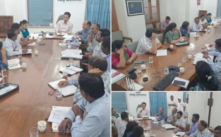 सोलापूर मनपा निवडणुकीसाठी आयुक्त कार्यालयात निवडणूक अधिकाऱ्यांची आढावा बैठक..